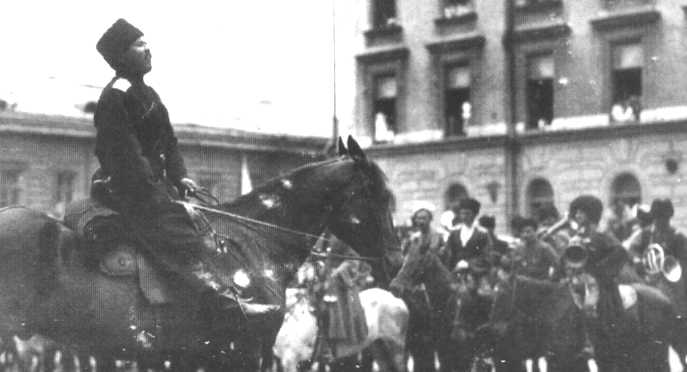 Torpokov addressing the troops